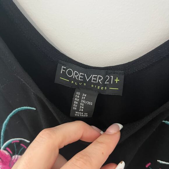 Forever 21 Black Floral Embroidery Bodysuit Size 3X - Picture 3 of 6